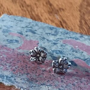 New Silver Flower Post Earrings